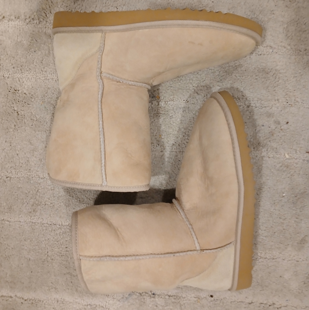 Ugg Boots - image 6